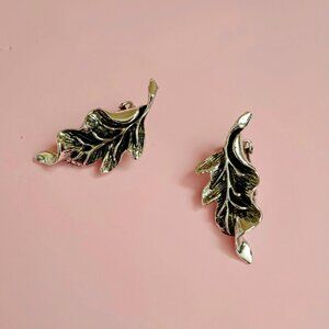 Tara Vintage Oak Leaf Earrings Large Rustic Silver Tone Clip on Jewelry